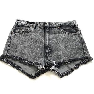 Waist 37-38 Cutoffs Girlfriend Cut  VTG Levi’s 4RE